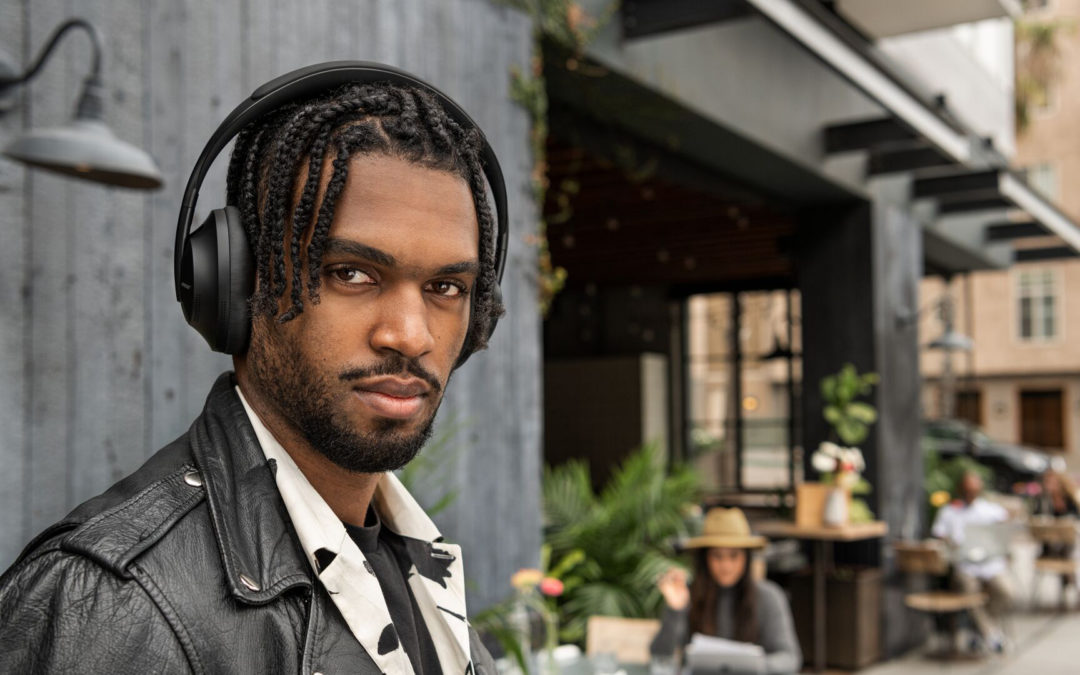 Noise Cancelling Headphones & Earbuds With a Microphone